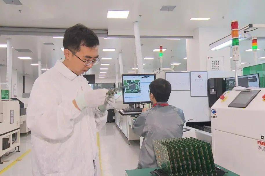 勞動創(chuàng)造幸福 | 合肥市最美職工事跡展播（三） 精益求精，服務(wù)萬家——記電子產(chǎn)品銷售員李華